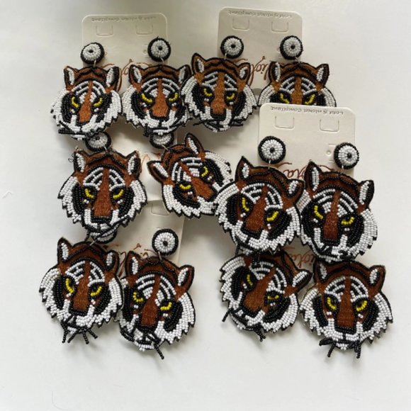 Tigers Seed beads earrings ,Game Day Earrings ,Football Earrings - Picture 2 of 2